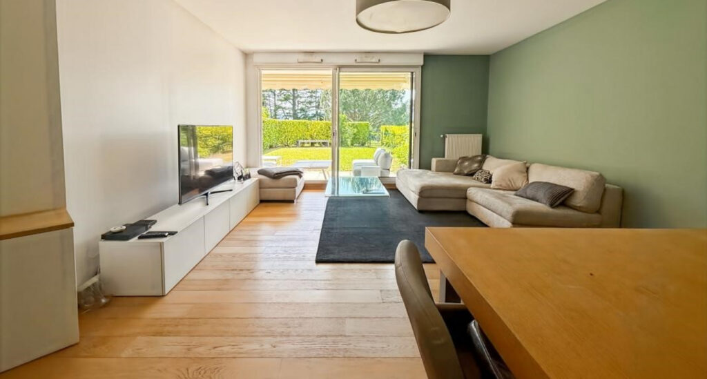 Appartement bien entretenu avec piscine image 5