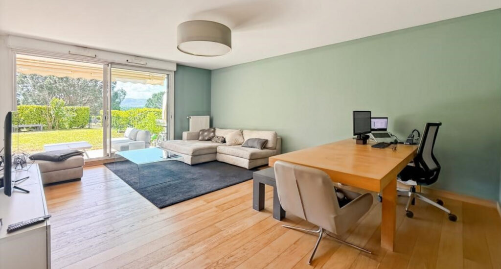 Appartement bien entretenu avec piscine image 4