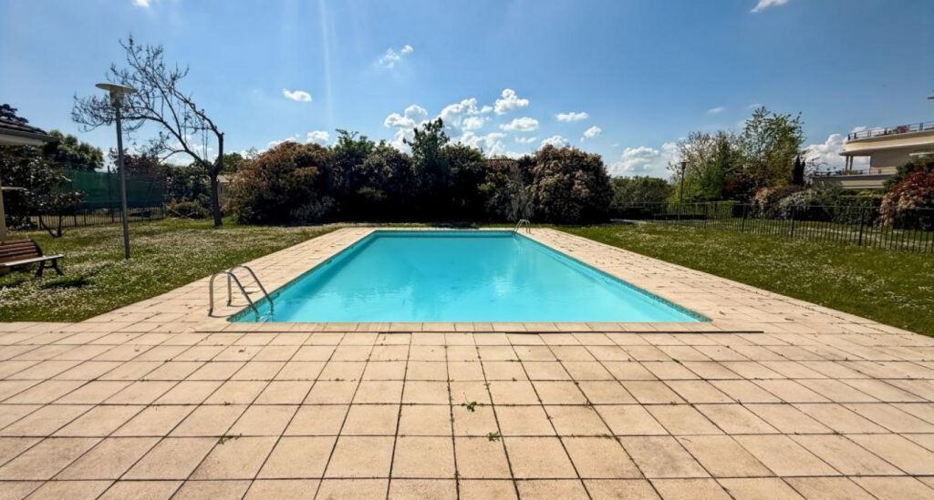 Appartement bien entretenu avec piscine