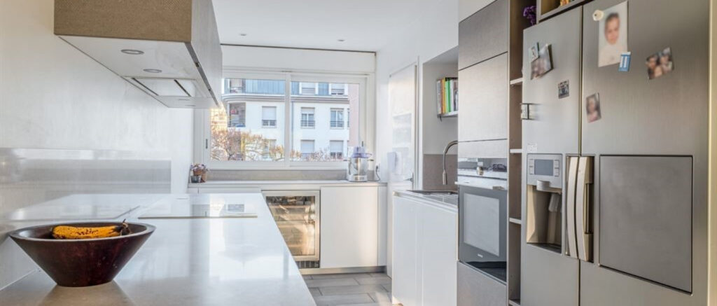 Appartement contemporain image 3