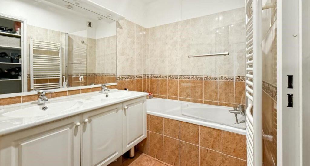 Appartement bien entretenu avec piscine image 2