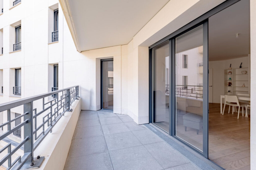 Appartement contemporain image 3