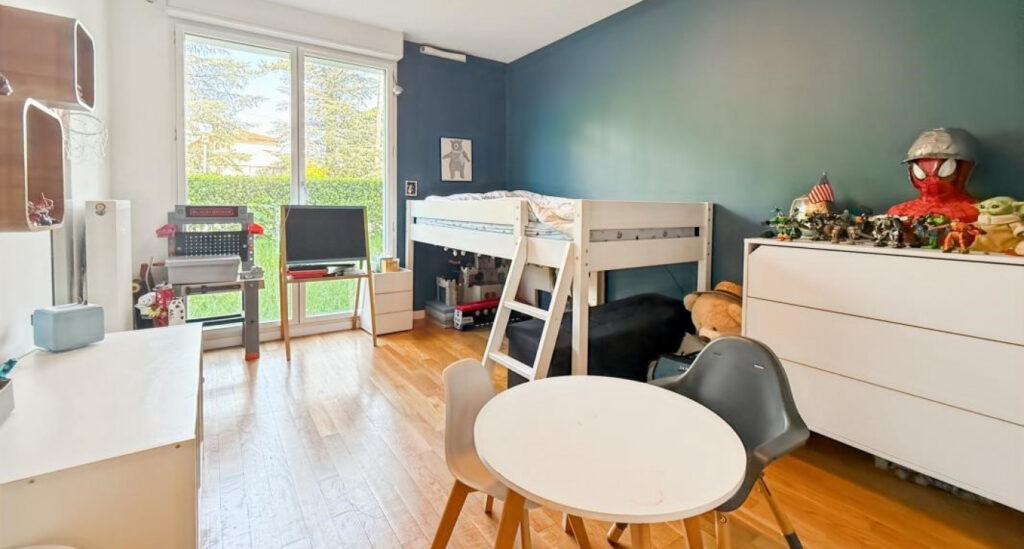 Appartement bien entretenu avec piscine image 3