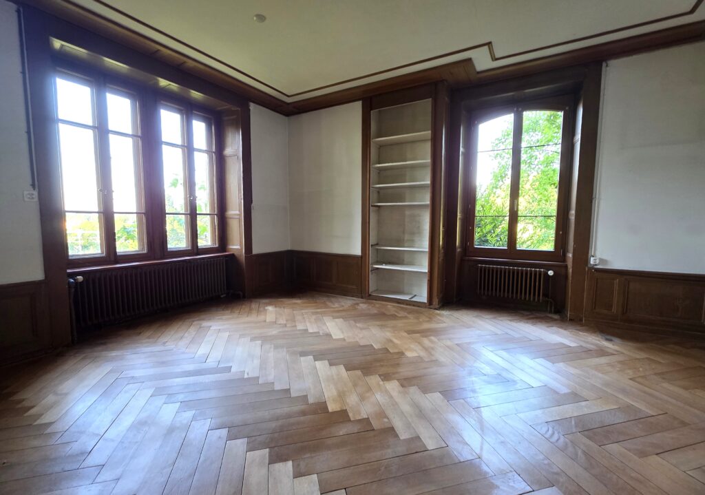 Maison de maître à rénover image 3