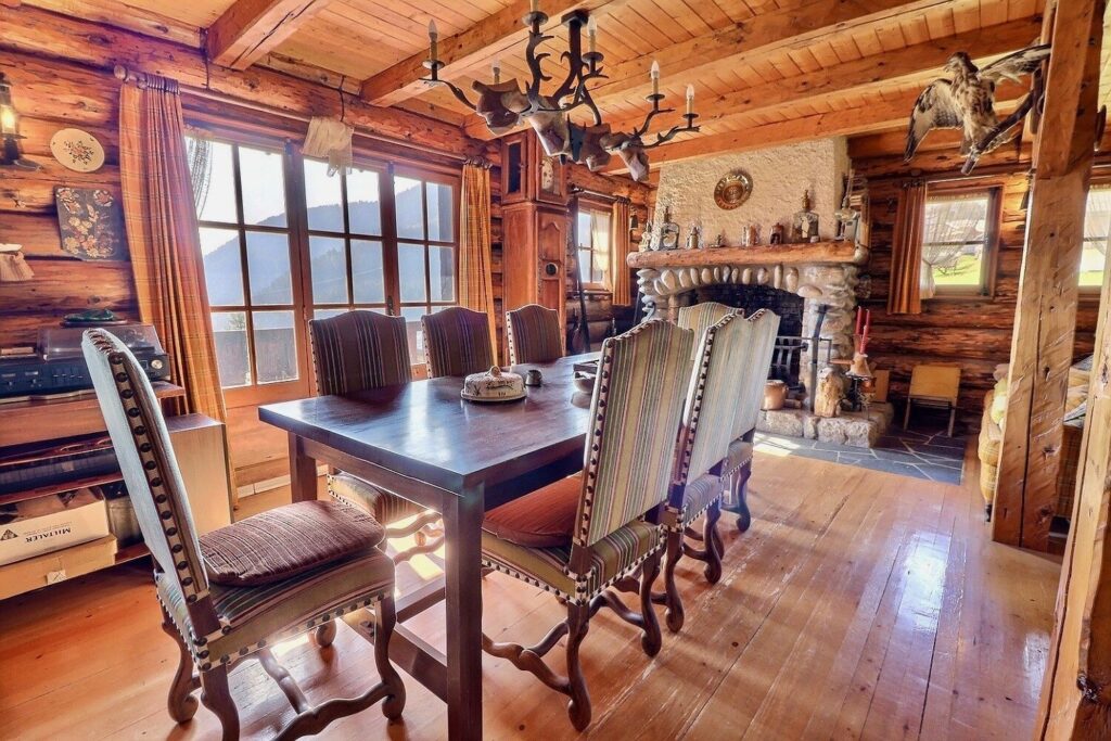 Chalet typique avec vue image 3
